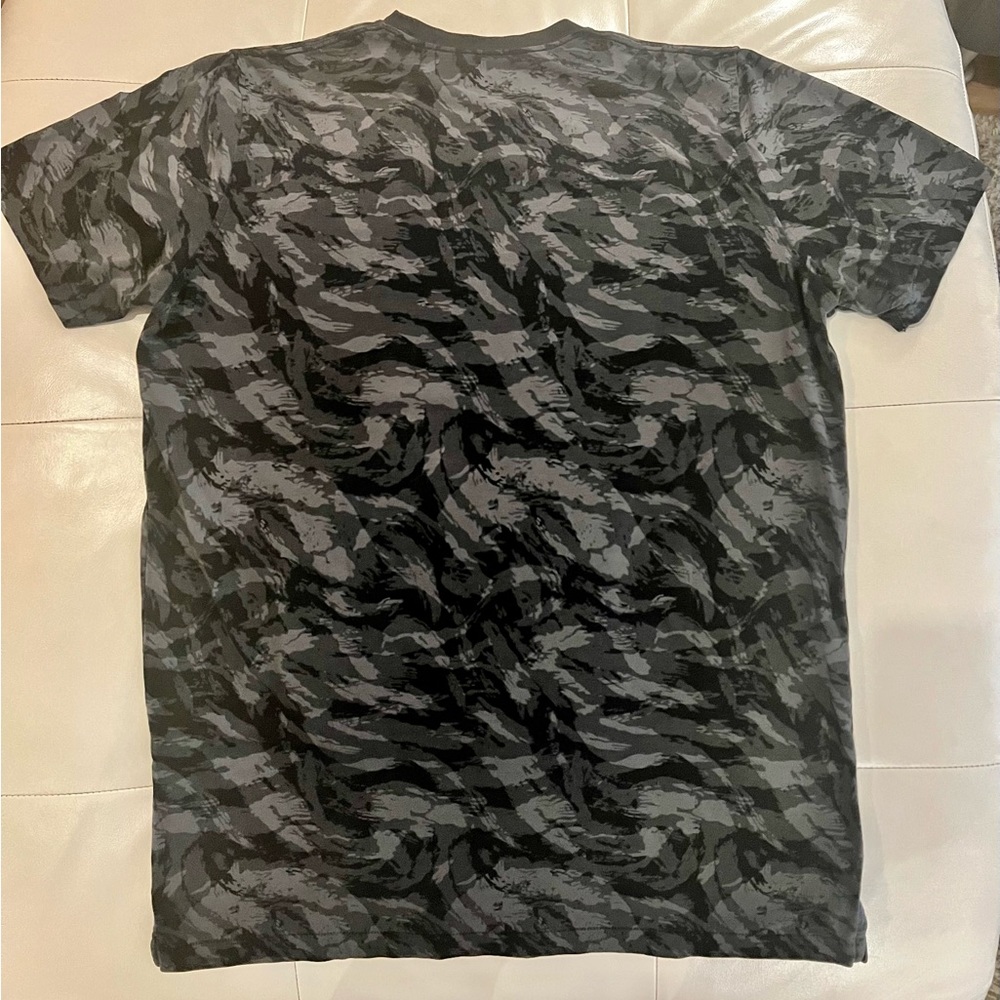 Men’s Large Under Armour Fitted Black/Grey Camo - Picture 3 of 3